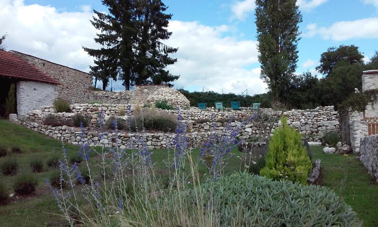 Les Bories En Champagne Villa Montlevon Екстериор снимка